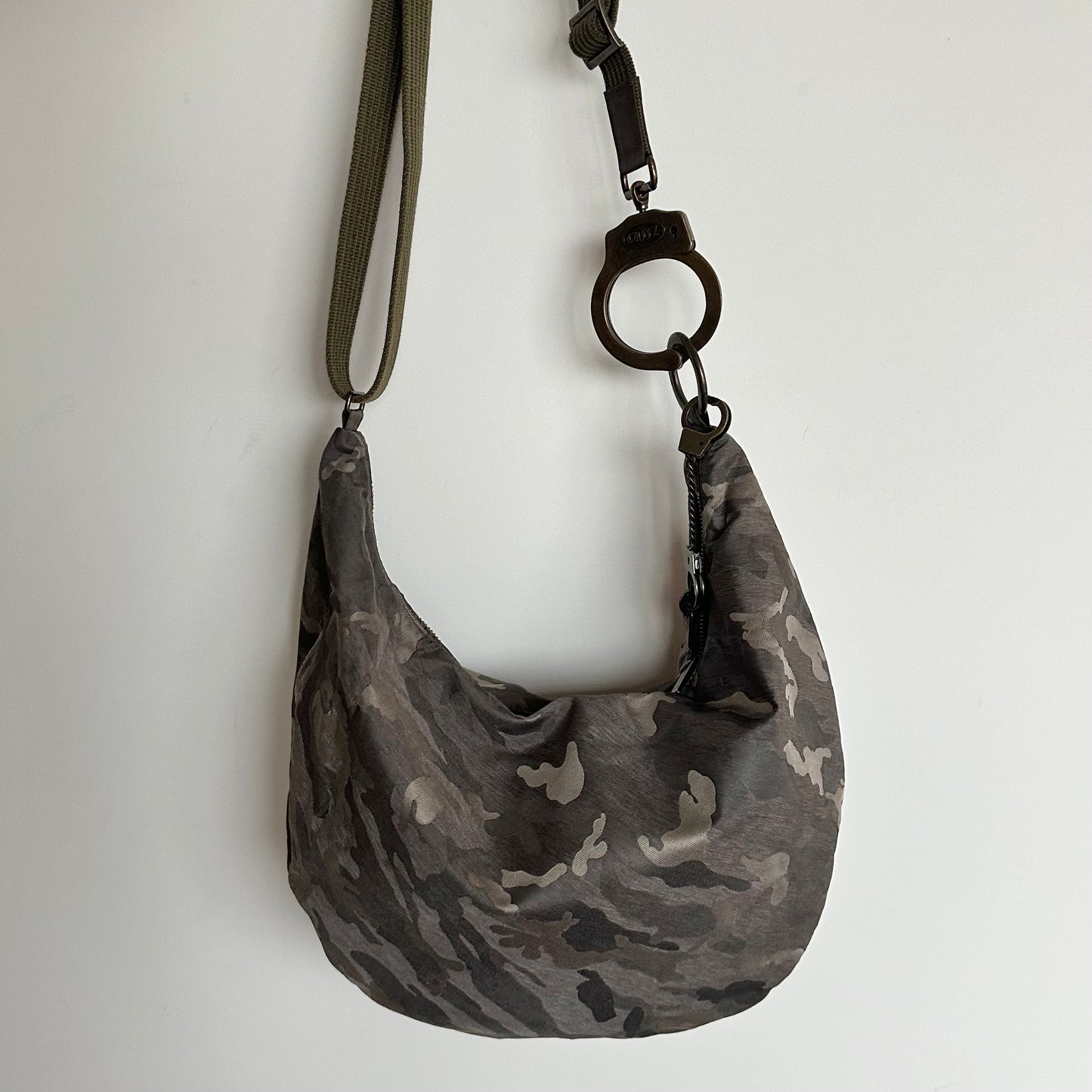 Cuffz Large Camo Crossbody