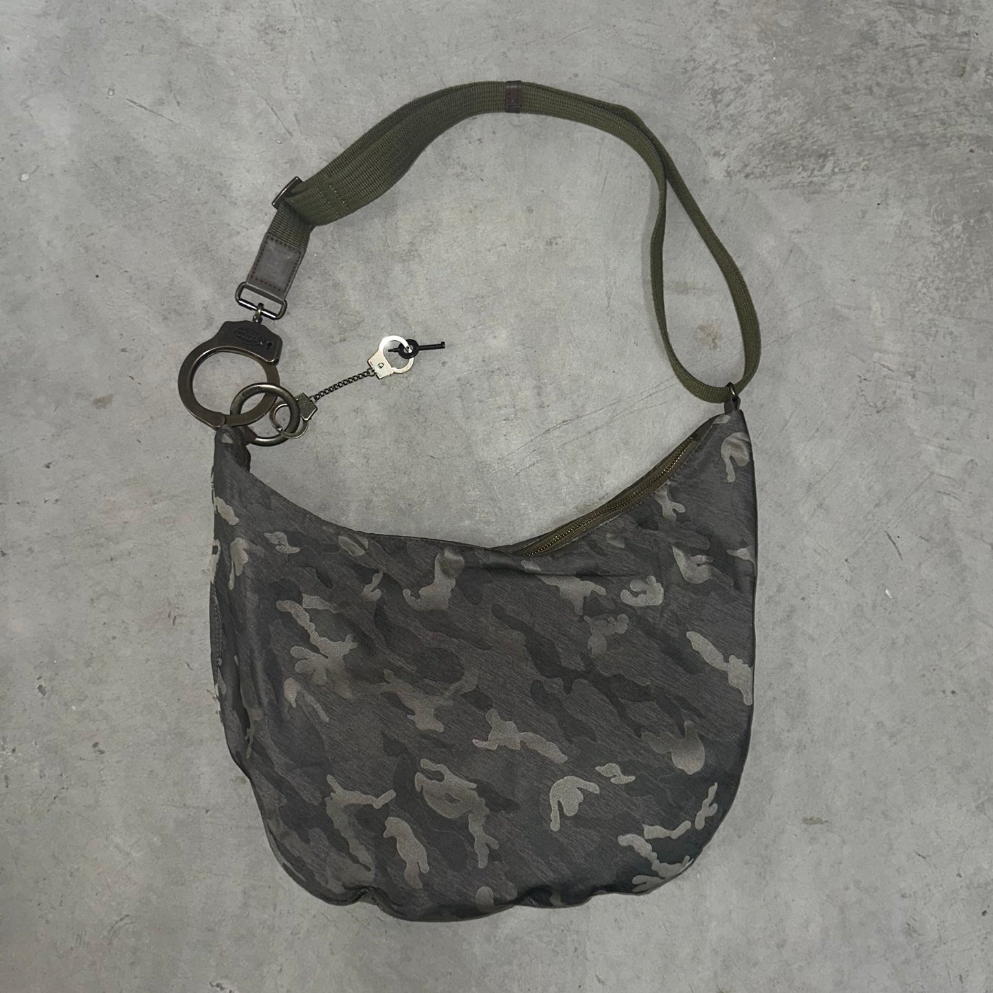 Cuffz Large Camo Crossbody