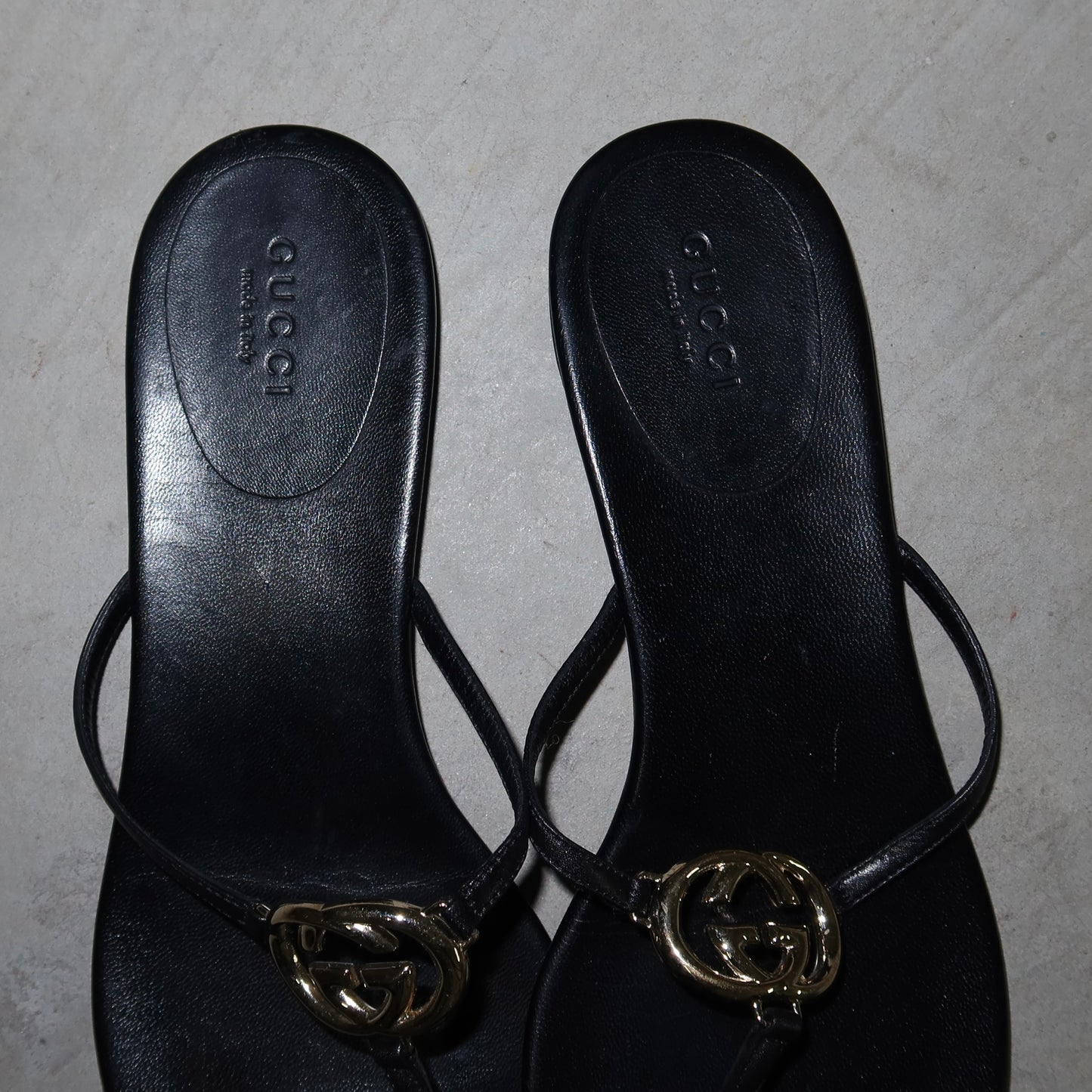 Gucci Black Leather Logo Flip Flops (37)