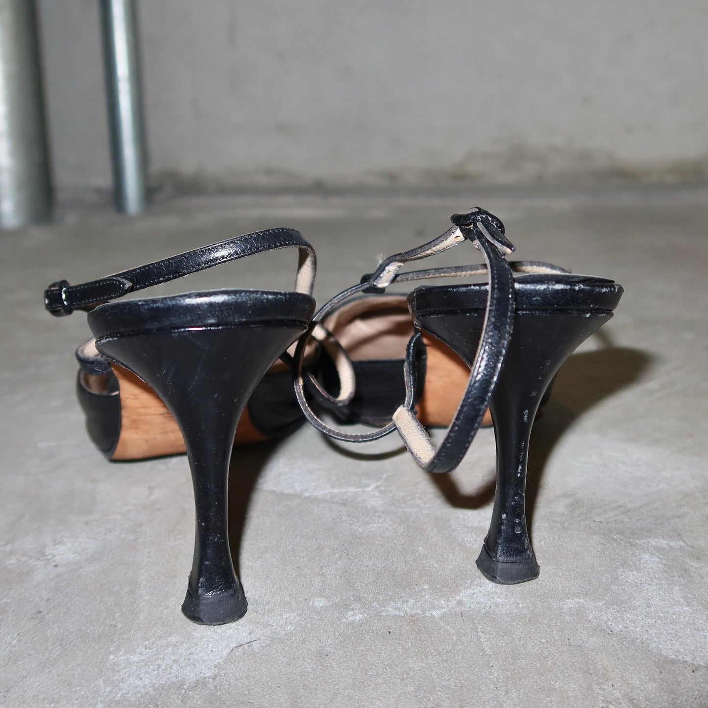 Manolo Blahnik Mules (38)