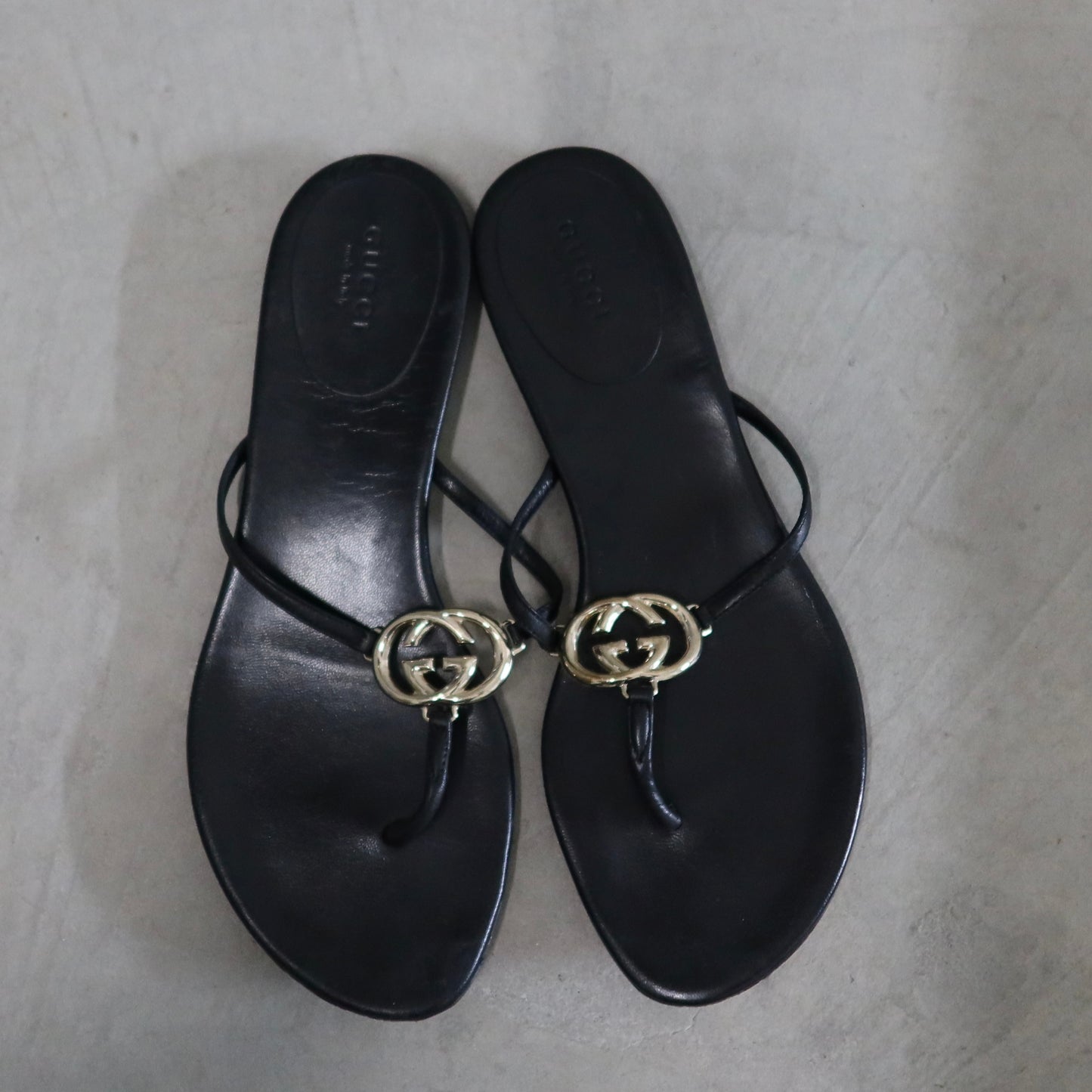 Gucci Black Leather Logo Flip Flops (37)