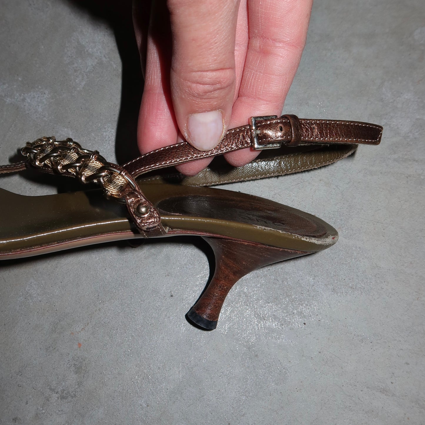 Gucci Thong Chain Kitten Heels (35.5)