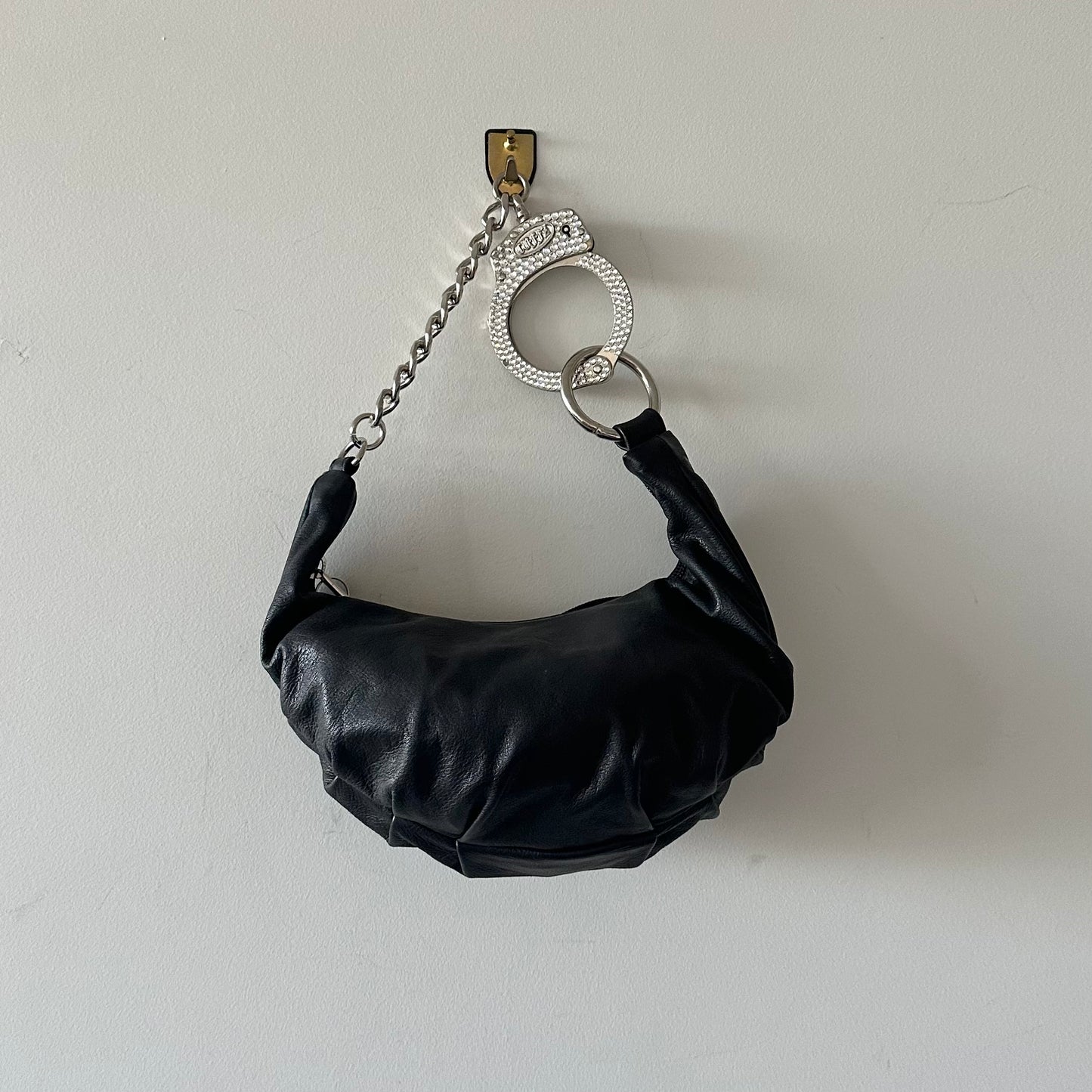Cuffz Black Leather Barfly Bag