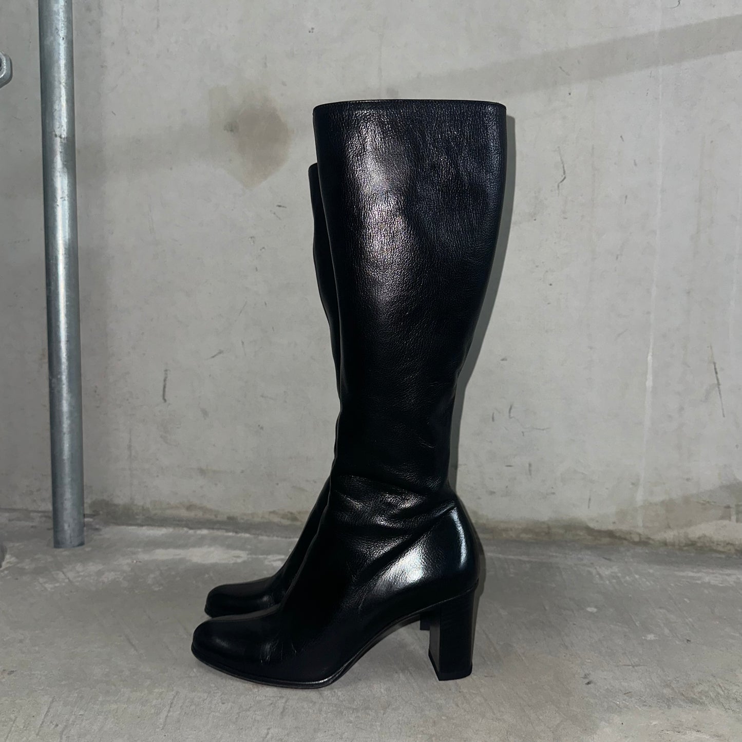 Gucci Logo Knee High Boots (36)