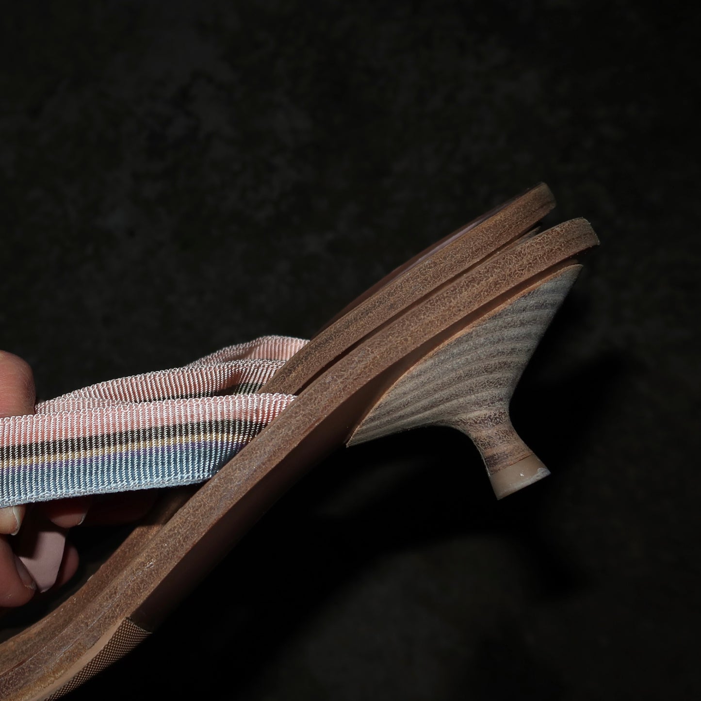 Gucci Logo Thong Heels (40)