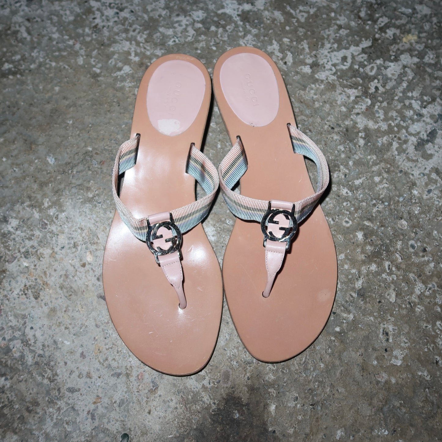 Gucci Logo Thong Heels (40)