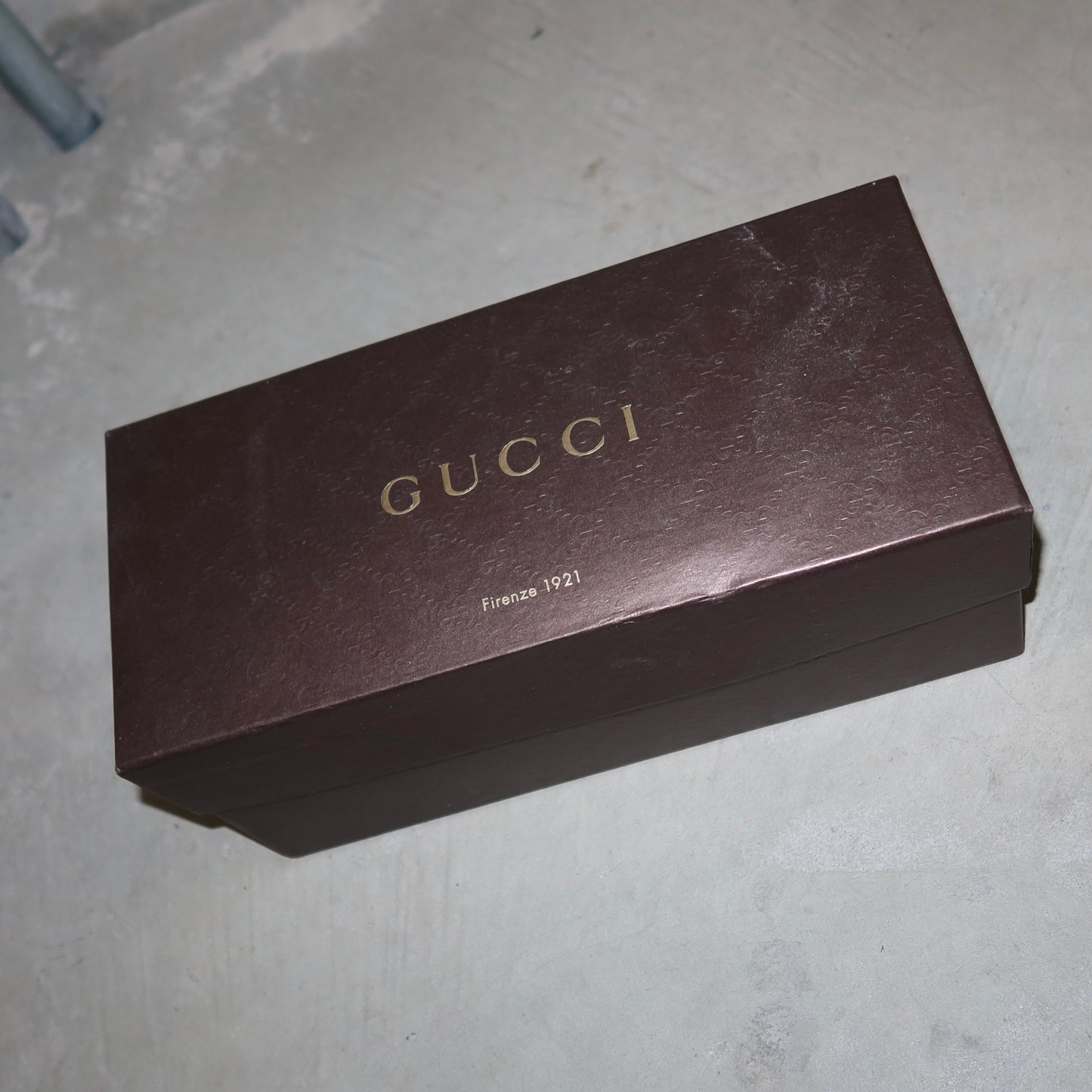 Gucci Leather Flip Flops (38.5)