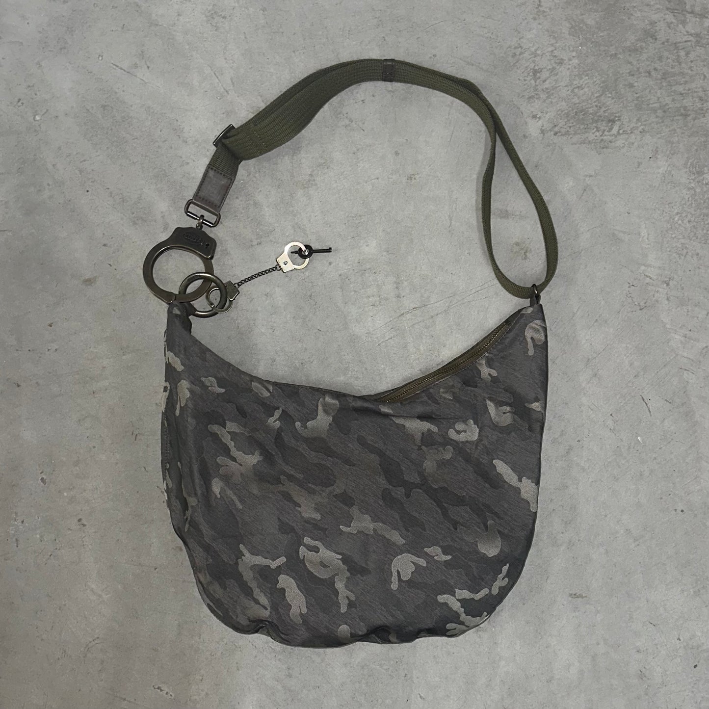 Cuffz Large Camo Crossbody