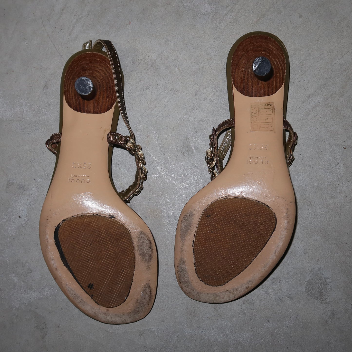 Gucci Thong Chain Kitten Heels (35.5)