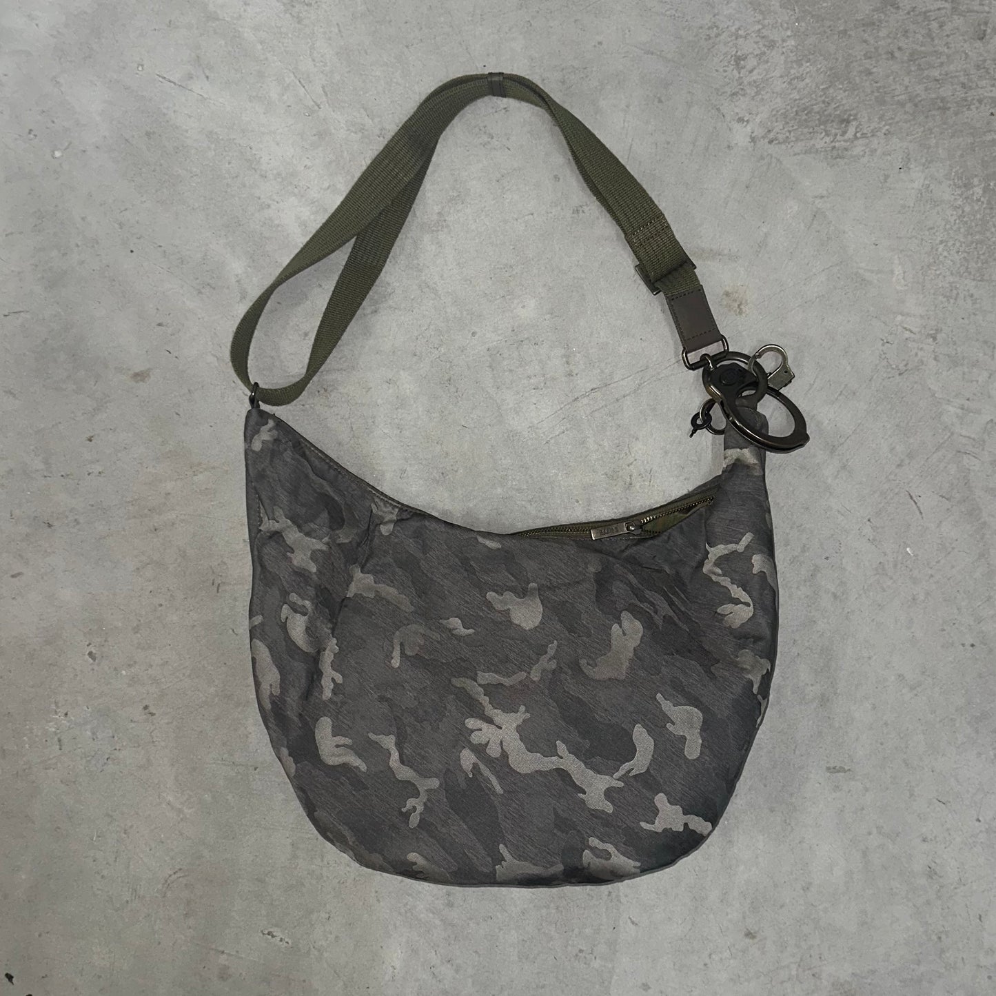 Cuffz Large Camo Crossbody