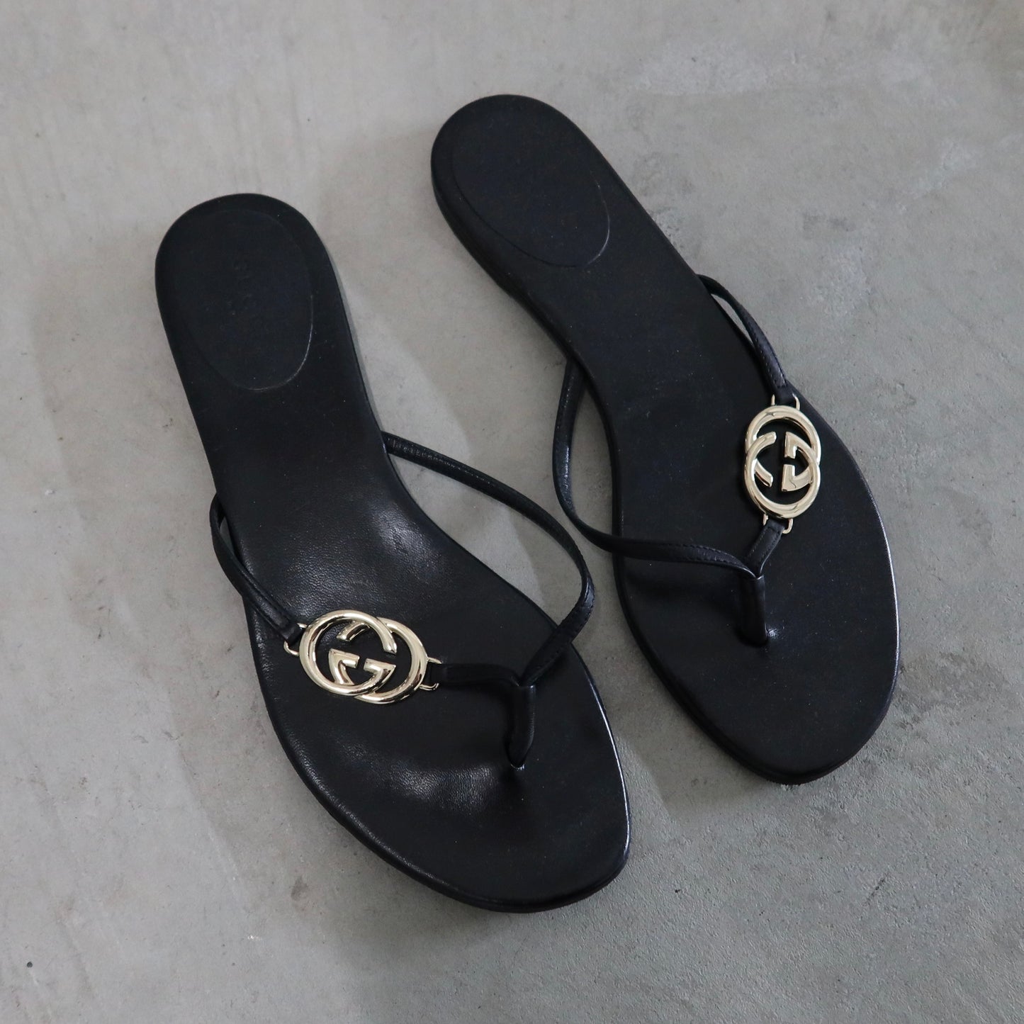 Gucci Leather Flip Flops (38.5)