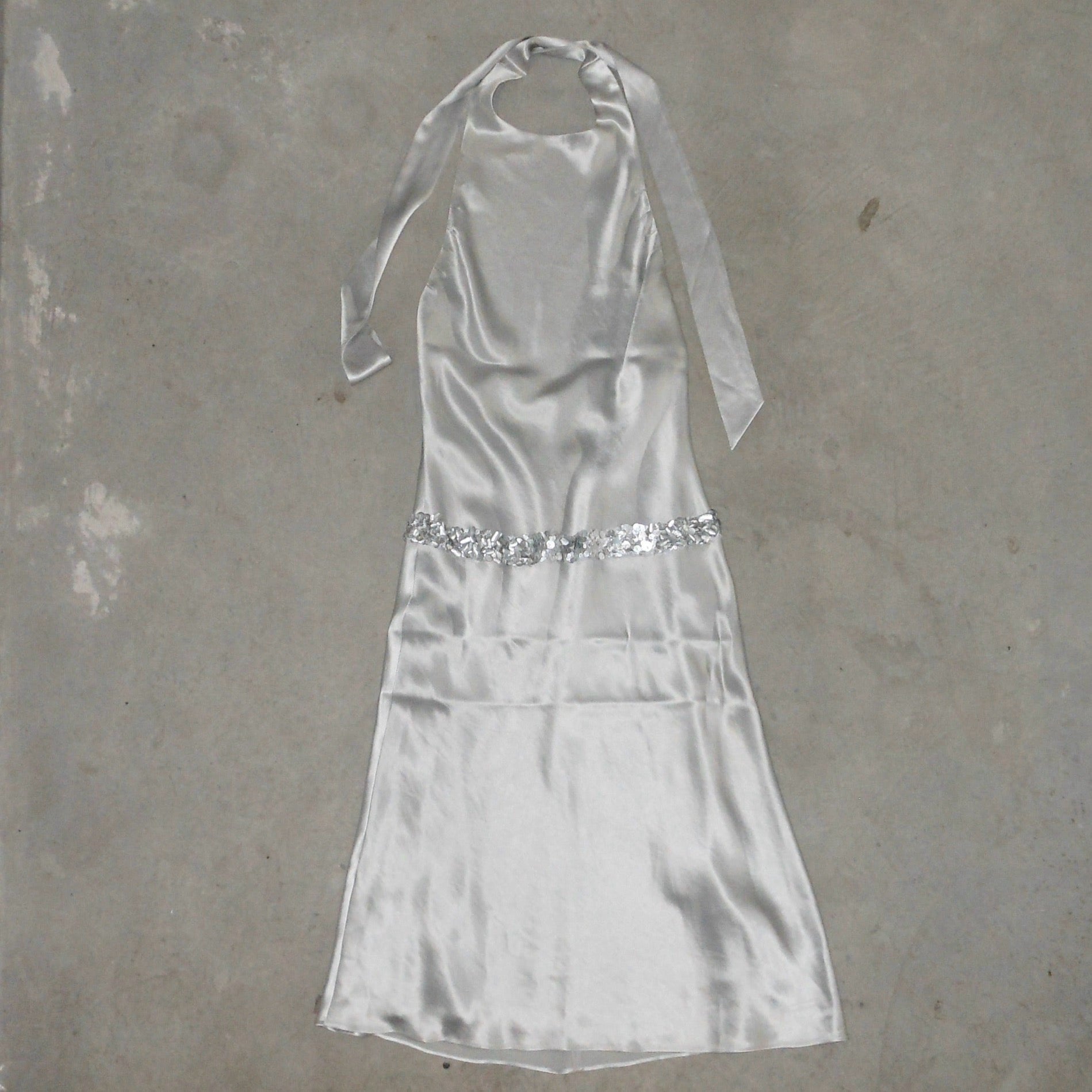 Vera Wang Silver Dress (seen on Blair Waldorf in Gossip Girl pilot ep) Guzzi Archive Vera Wang Silver Dress (seen on Blair Waldorf in Gossip Girl pilot ep) Guzzi Archive