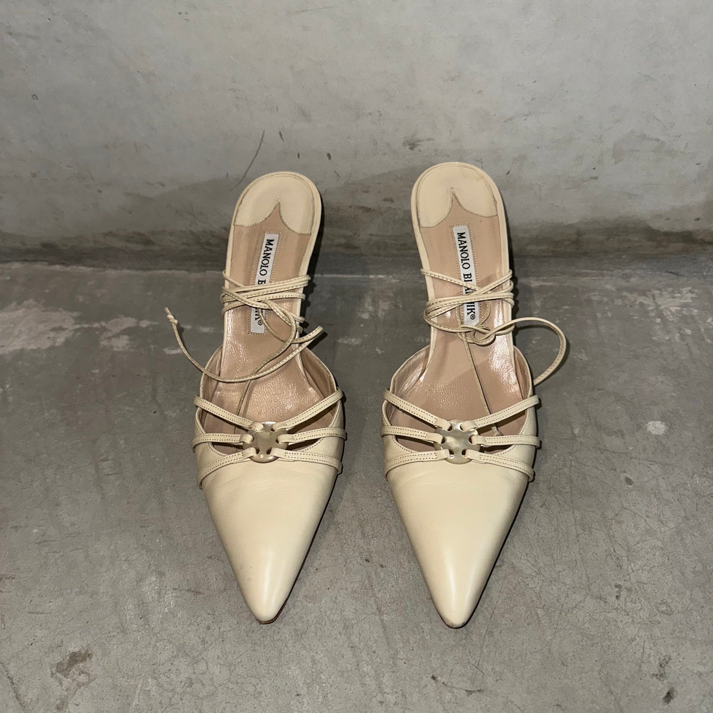 Manolo Blahnik Cream Mules (37.5)