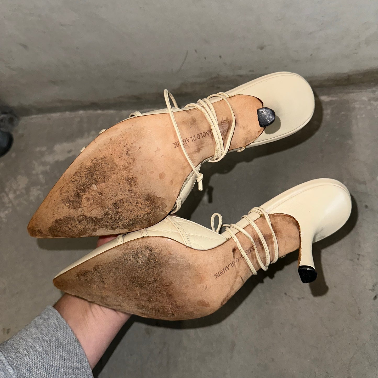 Manolo Blahnik Cream Mules (37.5)