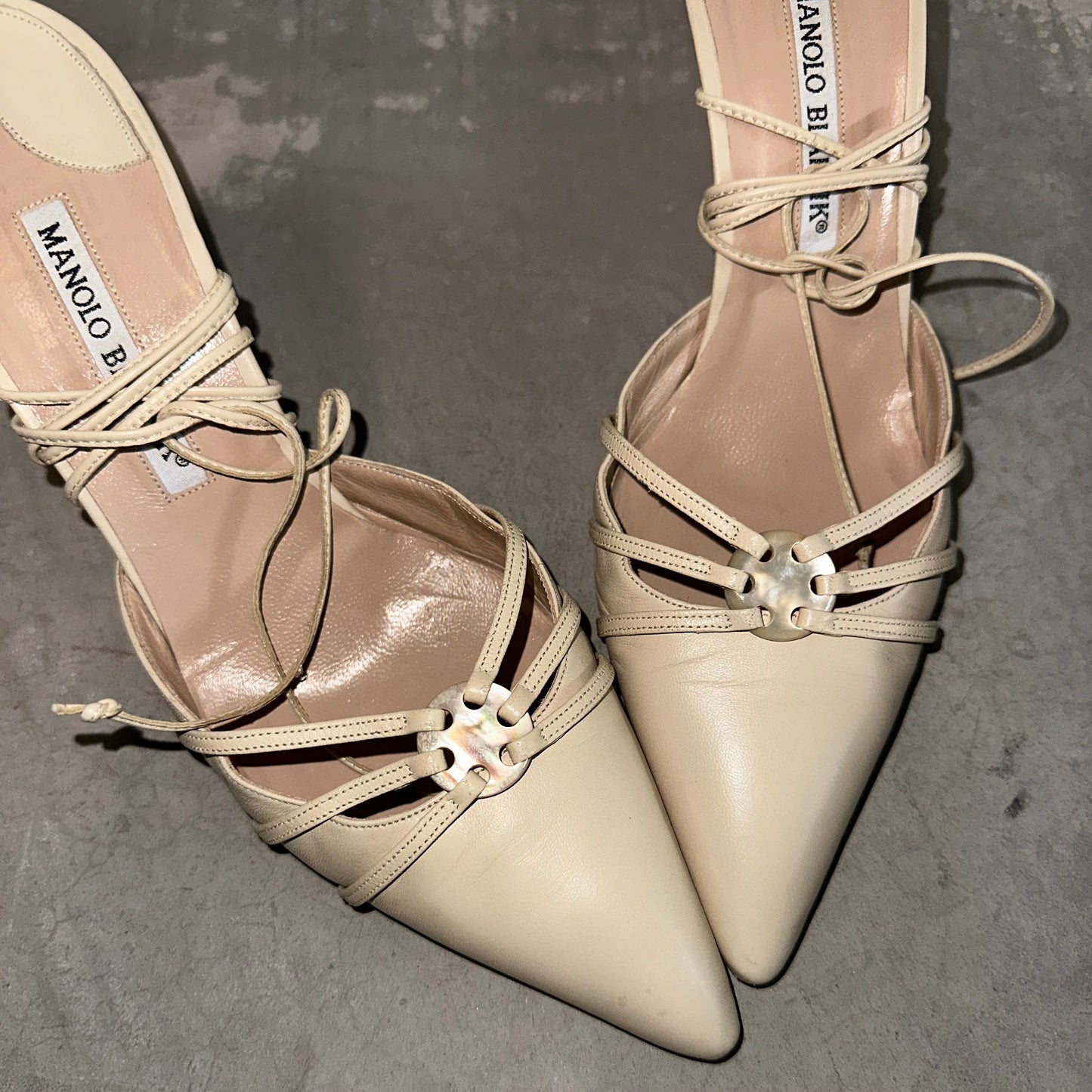 Manolo Blahnik Cream Mules (37.5)