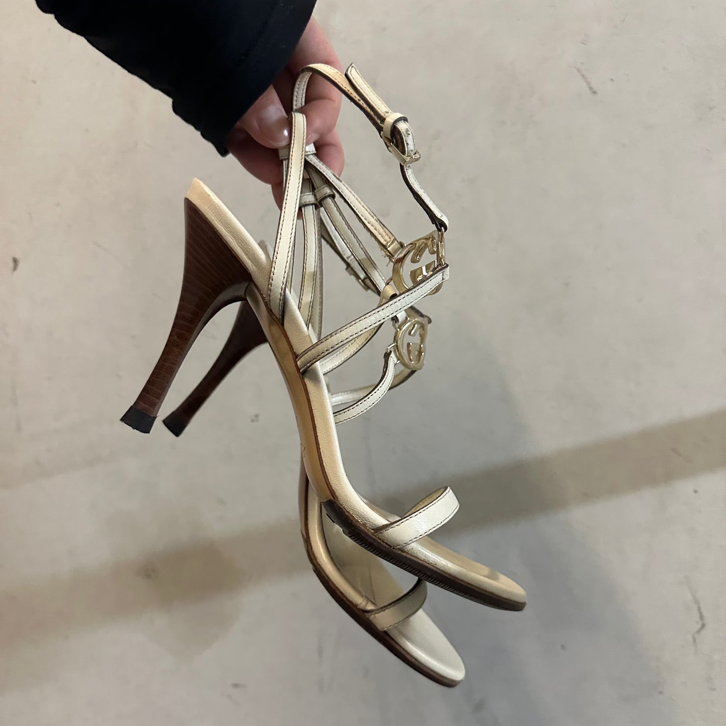 Gucci by Tom Ford Cream Logo Heels (35.5)