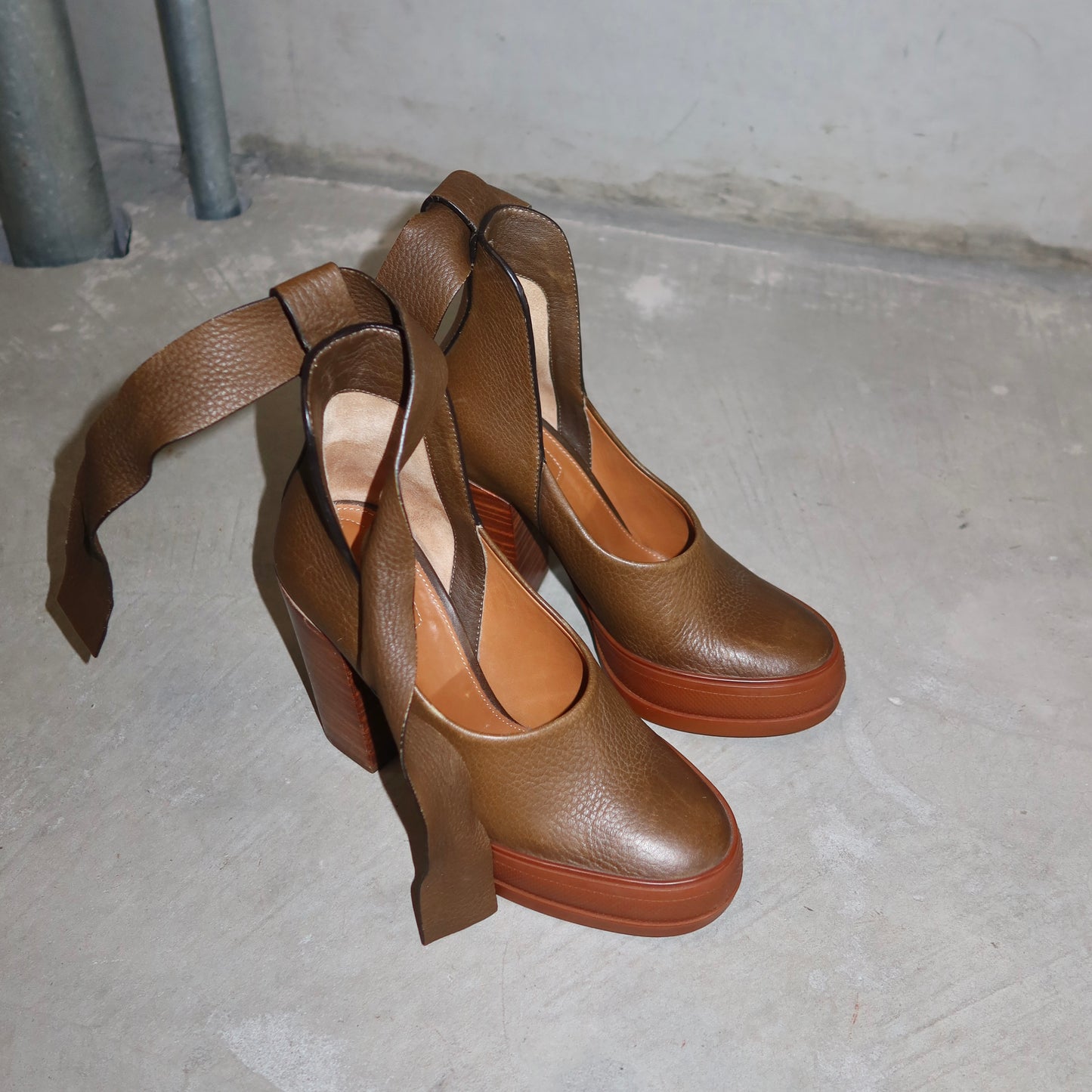 Chloé Pre-Fall 2014 Leather Wrap Heels (37.5)