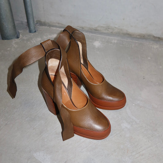 Chloé Pre-Fall 2014 Leather Wrap Heels (37.5)