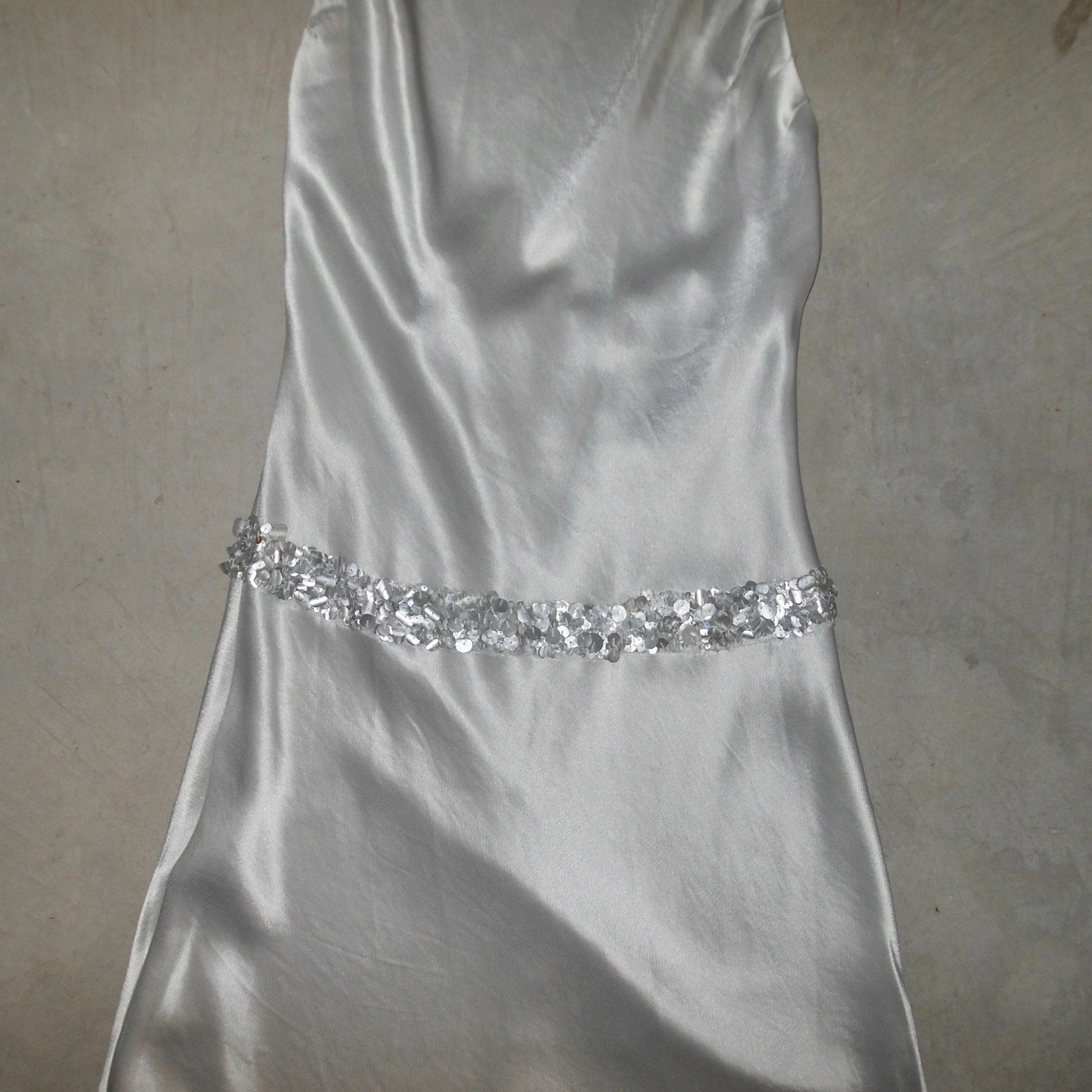 Vera Wang Silver Dress (seen on Blair Waldorf in Gossip Girl pilot ep) Guzzi Archive Vera Wang Silver Dress (seen on Blair Waldorf in Gossip Girl pilot ep) Guzzi Archive