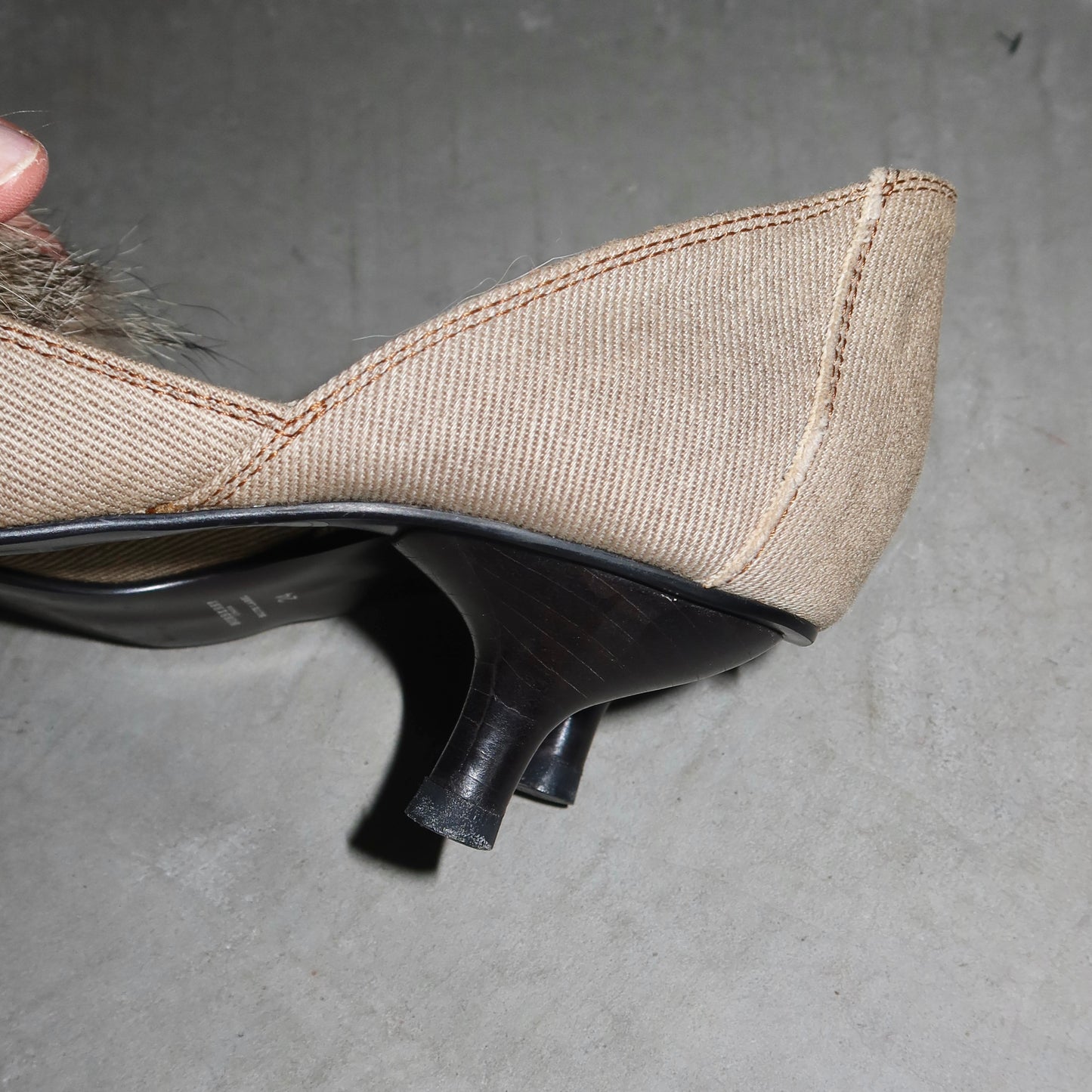 Burberry Real Fur Kitten Heels (37)