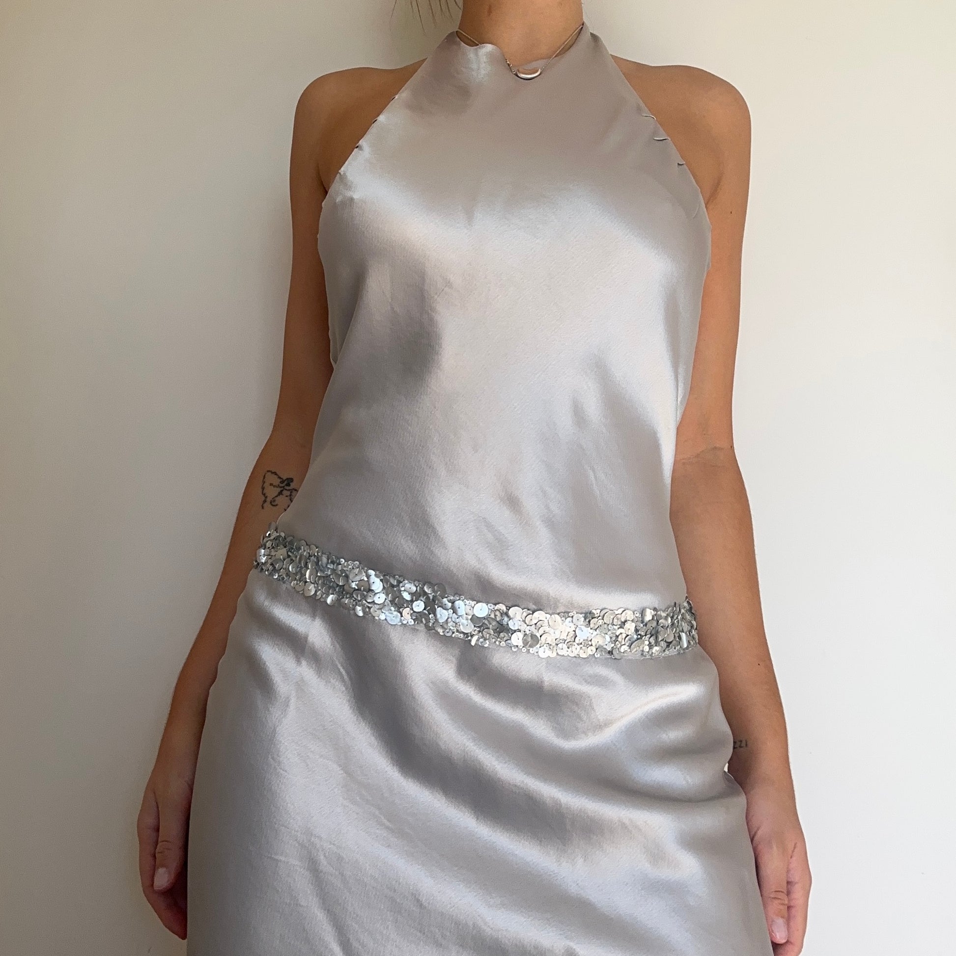 Vera Wang Silver Dress (seen on Blair Waldorf in Gossip Girl pilot ep) Guzzi Archive Vera Wang Silver Dress (seen on Blair Waldorf in Gossip Girl pilot ep) Guzzi Archive