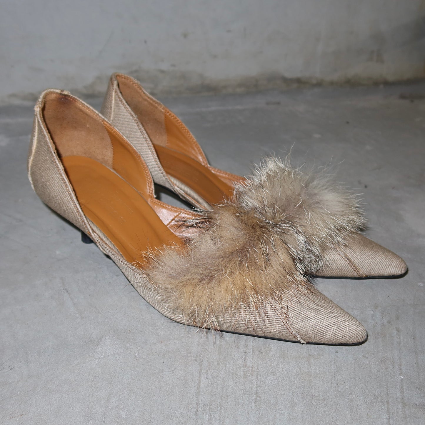 Burberry Real Fur Kitten Heels (37)