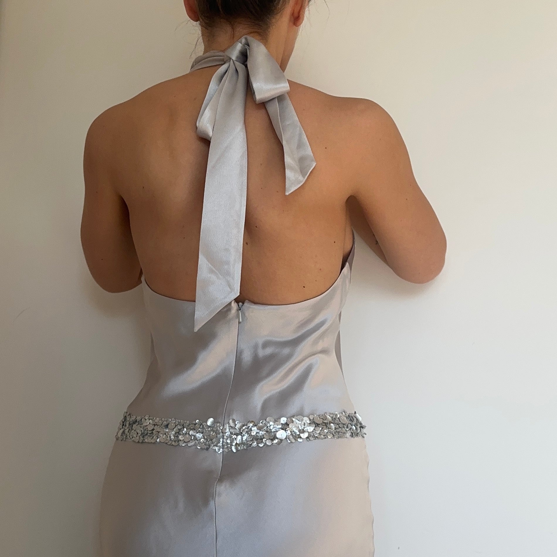 Vera Wang Silver Dress (seen on Blair Waldorf in Gossip Girl pilot ep) Guzzi Archive Vera Wang Silver Dress (seen on Blair Waldorf in Gossip Girl pilot ep) Guzzi Archive