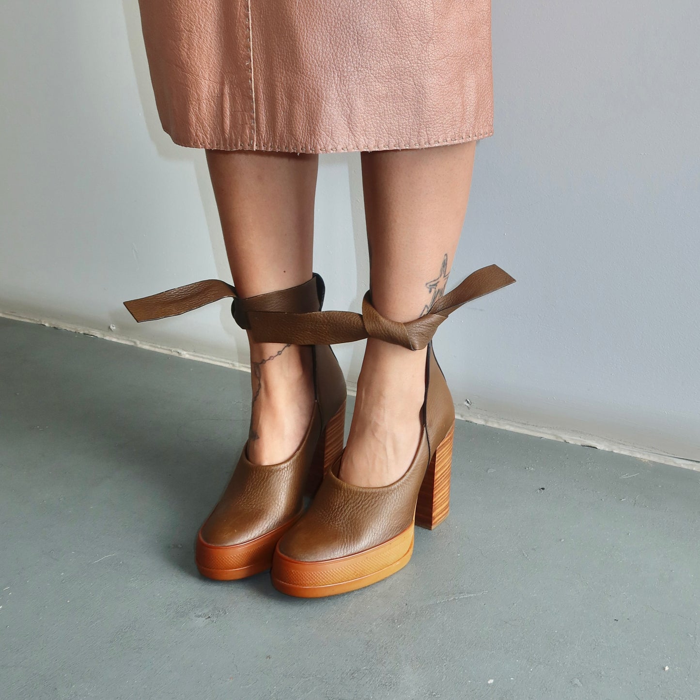 Chloé Pre-Fall 2014 Leather Wrap Heels (37.5)