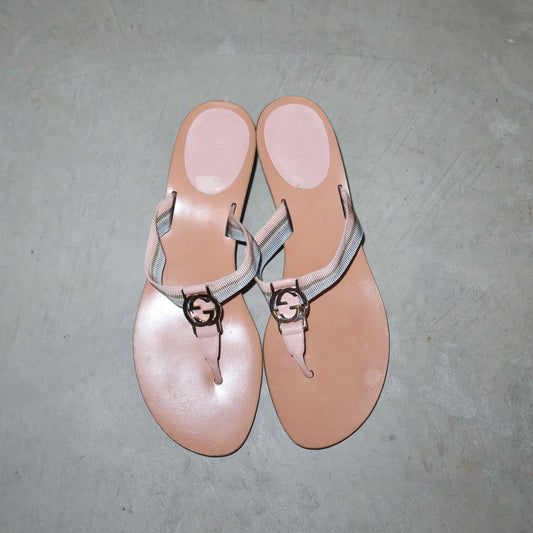 Gucci Logo Thong Heels (40)