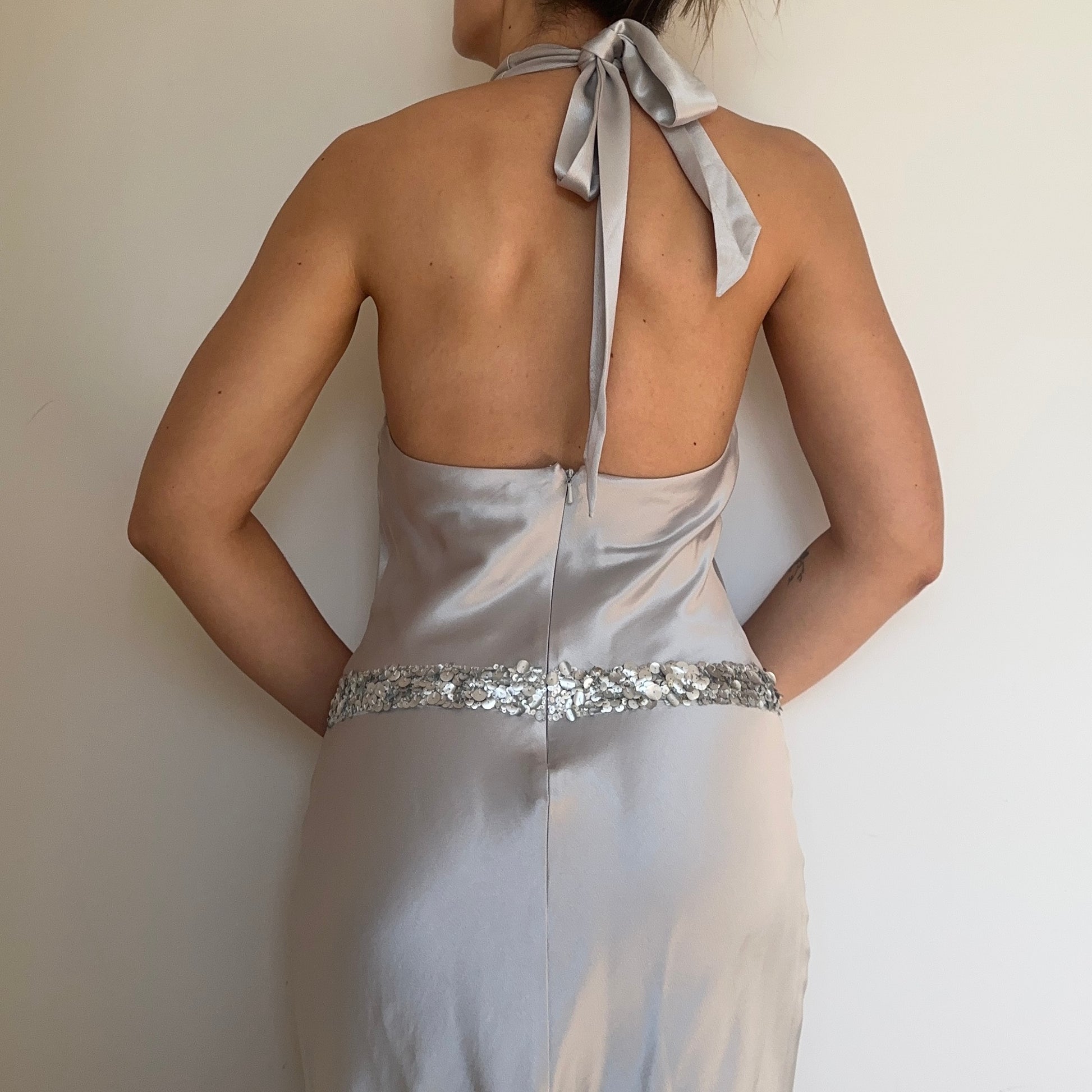 Vera Wang Silver Dress (seen on Blair Waldorf in Gossip Girl pilot ep) Guzzi Archive Vera Wang Silver Dress (seen on Blair Waldorf in Gossip Girl pilot ep) Guzzi Archive