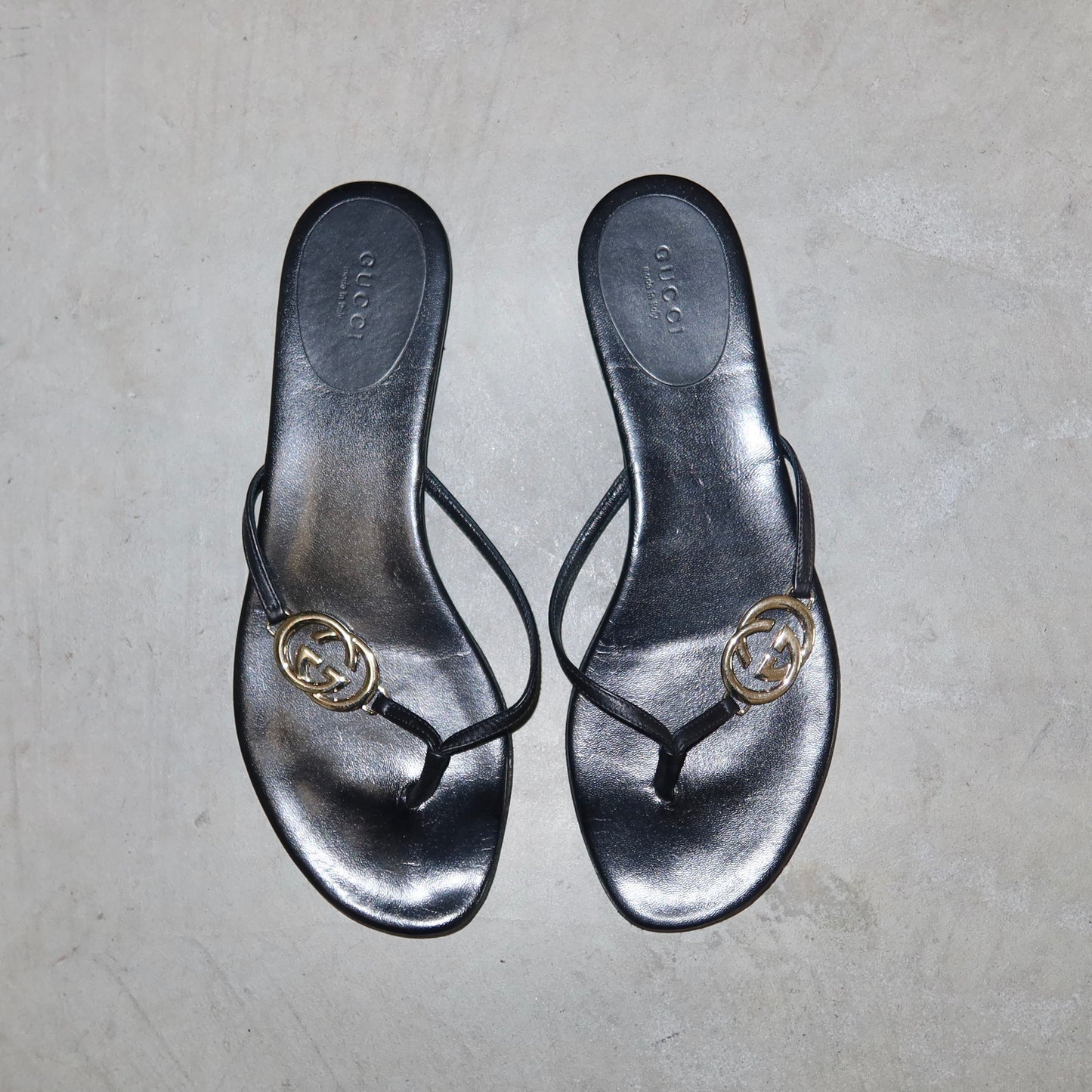 Gucci Leather Flip Flops (38.5)