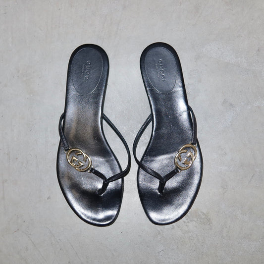 Gucci Leather Flip Flops (38.5)