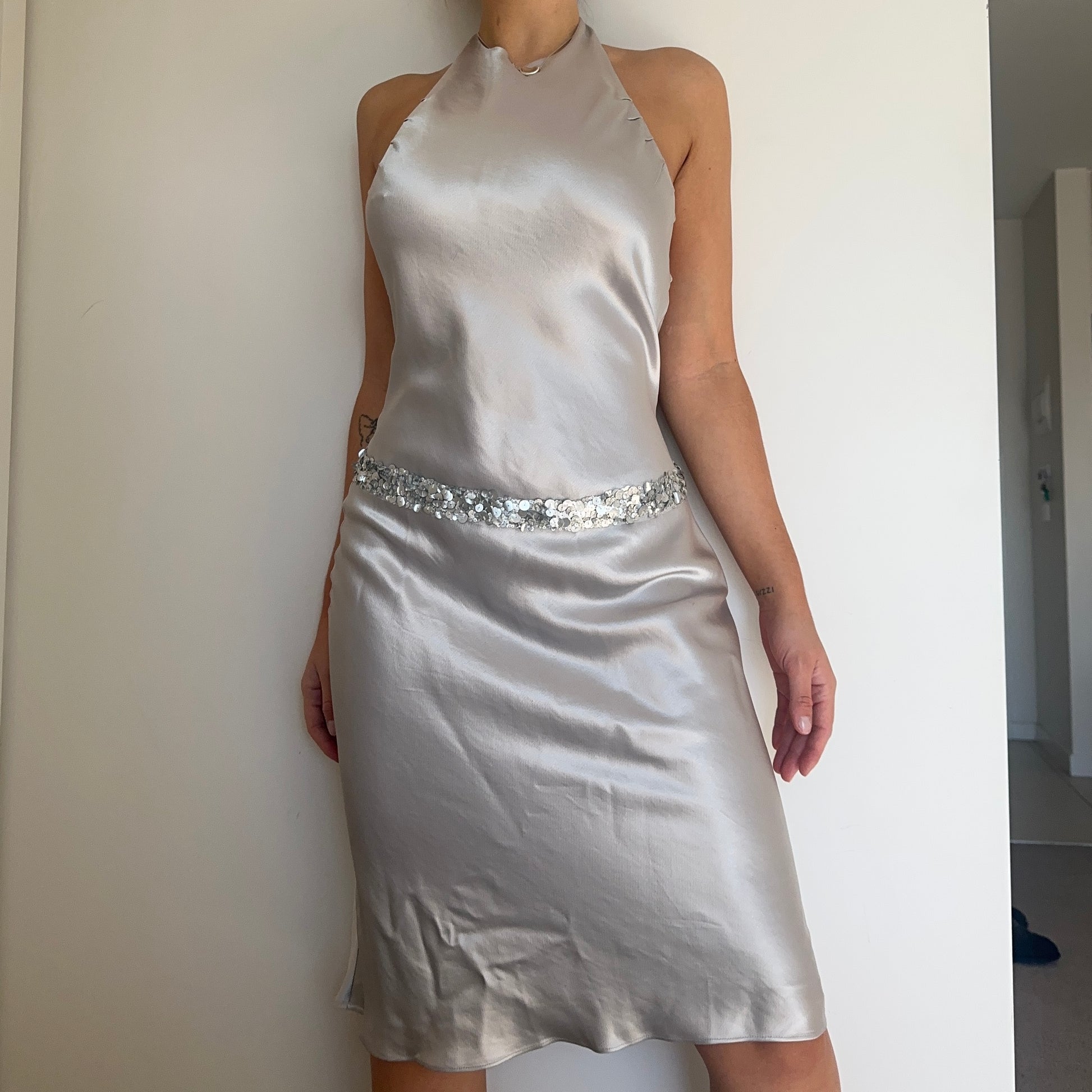 Vera Wang Silver Dress (seen on Blair Waldorf in Gossip Girl pilot ep) Guzzi Archive Vera Wang Silver Dress (seen on Blair Waldorf in Gossip Girl pilot ep) Guzzi Archive