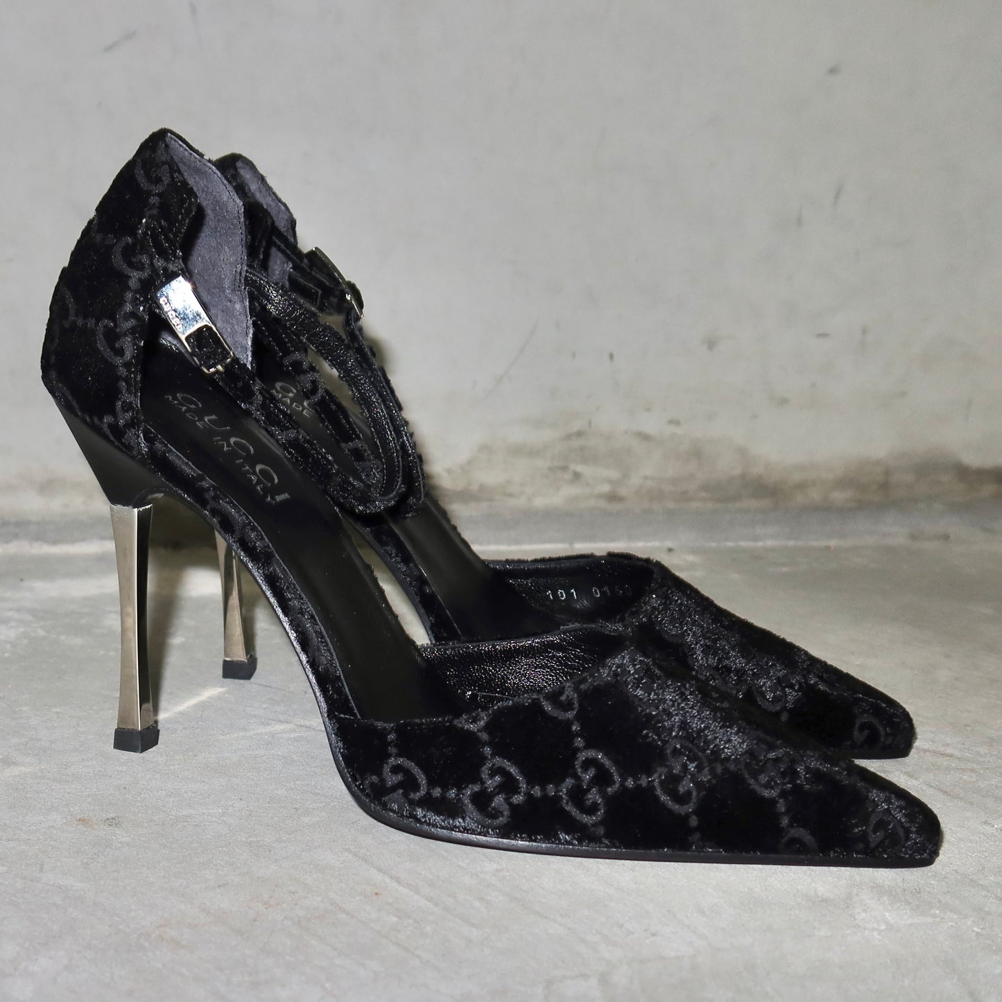 Gucci by Tom Ford Velvet Monogram Heels (36.5)