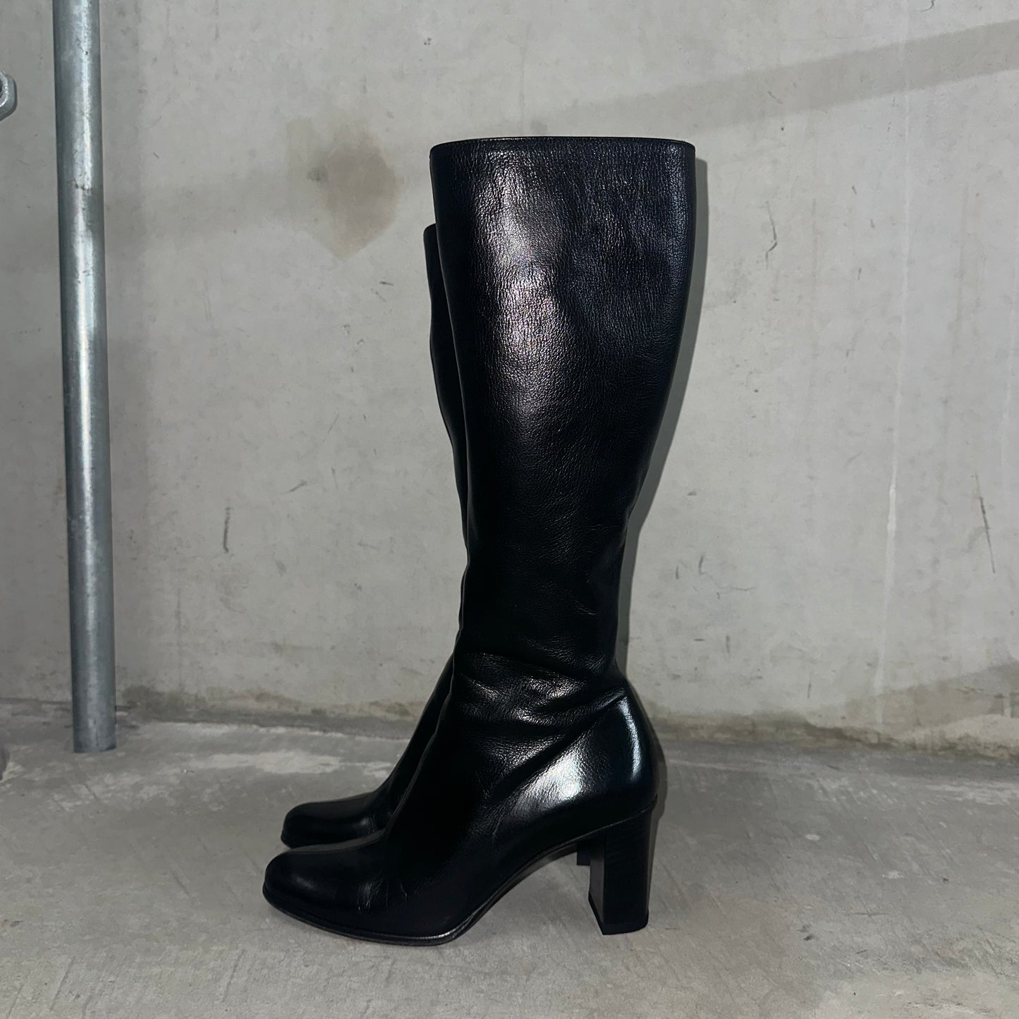 Gucci Logo Knee High Boots (36) – Guzzi Archive