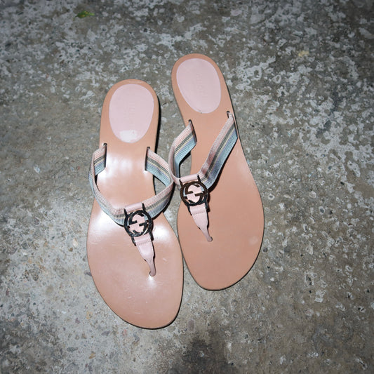 Gucci Logo Thong Heels (40)