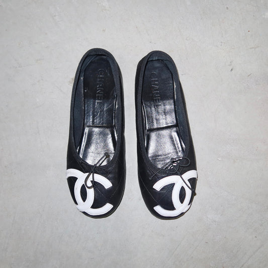 Chanel Cambon Black and White Ballet Flats (38)