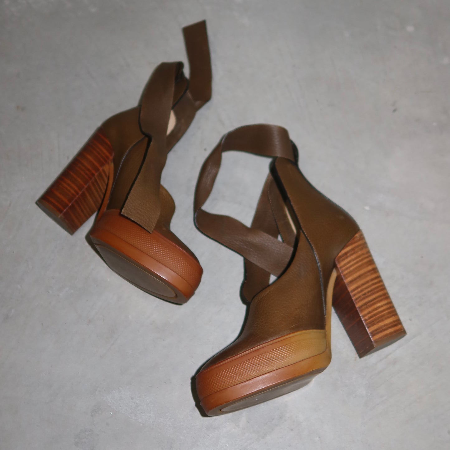 Chloé Pre-Fall 2014 Leather Wrap Heels (37.5)