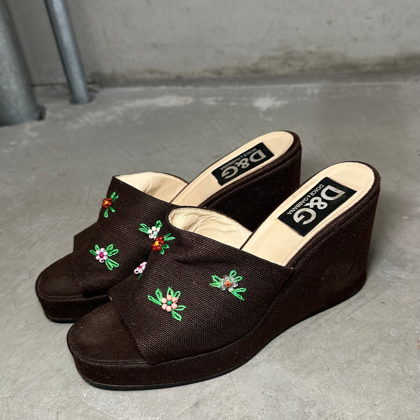 D&G Flower Wedges (40)