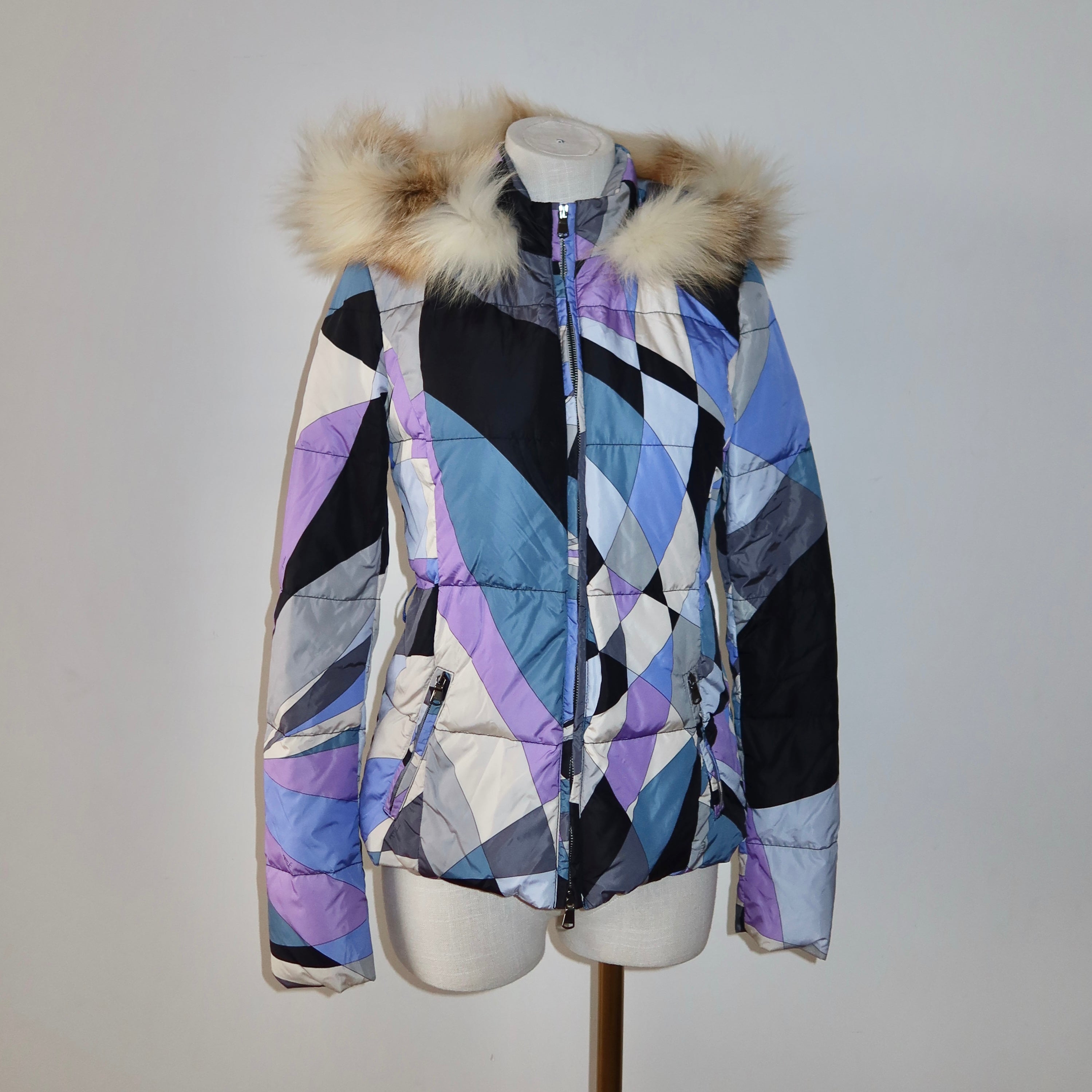EMILIO PUCCI 幾何学模様ダウンジャケット 中古・古着通販】Emilio Pucci (エミリオ プッチ) 総柄ダウンコート