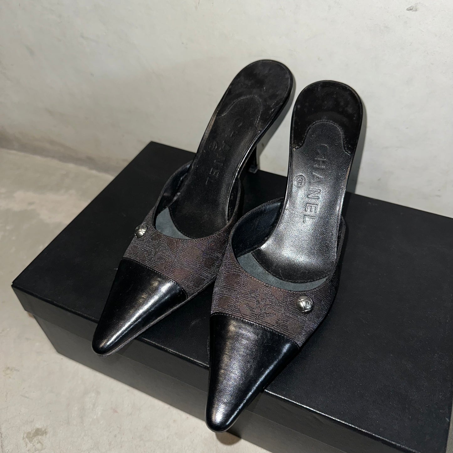 Chanel Travel Line Black Mules (35) – Guzzi Archive