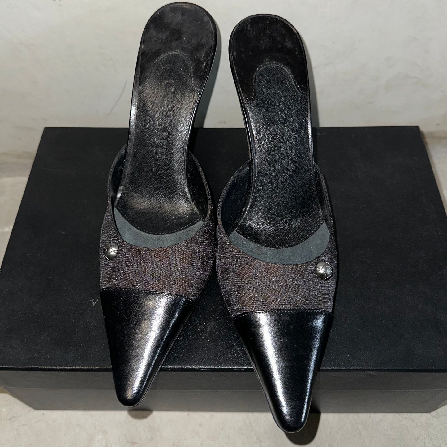 Chanel Travel Line Black Mules (35) – Guzzi Archive